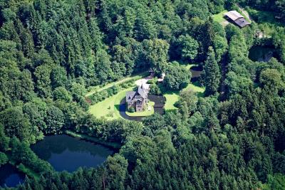 Luftbild Wasserschloss Badinghagen