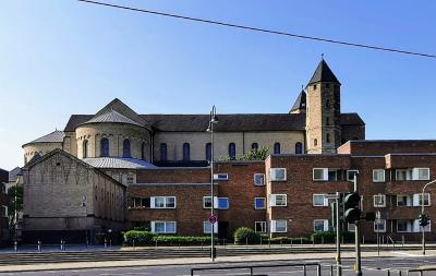 Nordansicht St. Maria im Kapitol von der Pipinstraße