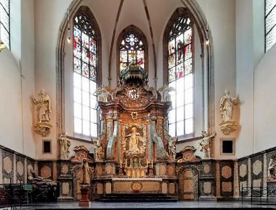 Barocker Hochaltar in der Apsis