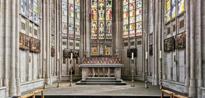 Altarbereich im Chor von St. Ursula