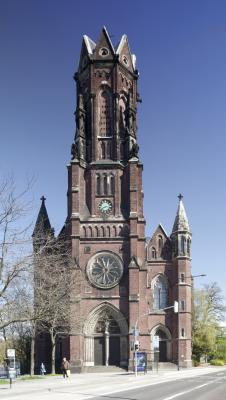 Westfassade von St. Josef in Aachen