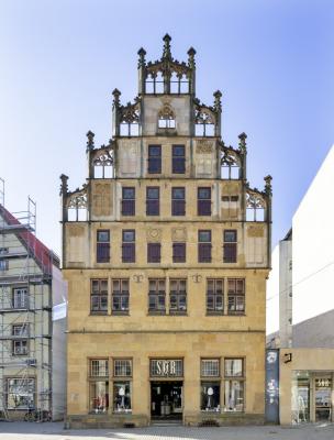 Frontfassade Crüwellhaus