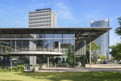 Empfangsgebäude von Westen