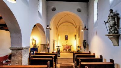 Blick zum Chor und Altar