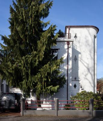 Arnsberg, Trift 10, Straßenseite mit Einfriedung