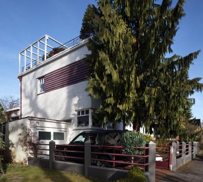 Arnsberg, Trift 10, linke Seitenfassade mit Dachterrasse