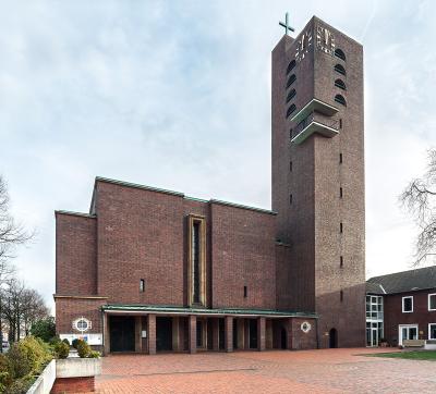 Münster, Heilig-Geist-Kirche, Hauptansicht mit Turm
