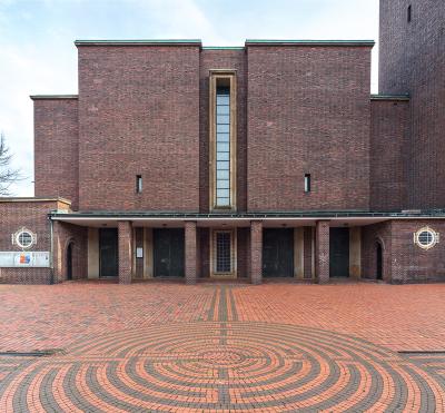 Münster, Heilig-Geist-Kirche, Haupteingang mit Vorplatz