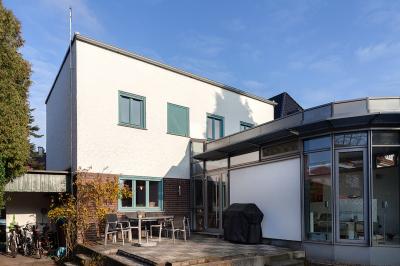 Münster, Max-Winkelmann-Str. 10, Gartenseite mit Übergang zum gläsernen Anbau