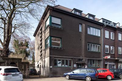 Schwerte, Rathausstraße 11, Straßen- und Seitenfassade