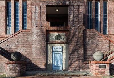 Hamm, Maschinenhalle Zeche Sachsen, Detail des Eingangs mit Treppenanlage