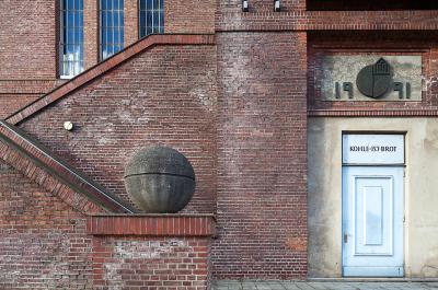 Hamm, Maschinenhalle Zeche Sachsen, Detail der linken Treppenanlage