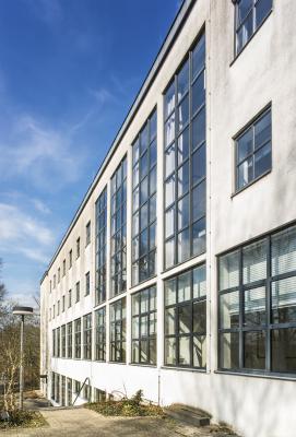 seitlicher Blick auf die Fassade der Sozialen Frauenschule Aachen
