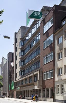 Fassade der Allgemeinen Ortskrankenkasse Düsseldorf