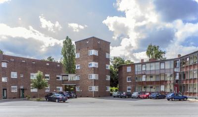 turmartiges Etagenwohnhaus in der Siedlung Grüngürtel