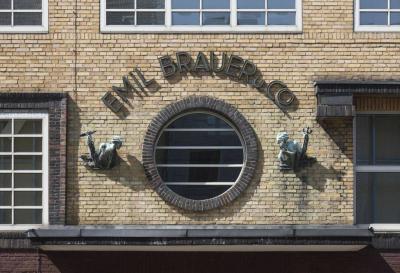 Schriftzug ehem. Schirmfabrik E. Brauer