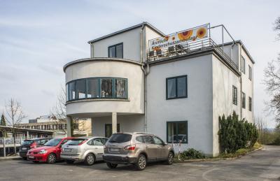 Nordansicht mit Rundbau, Ärztewohnhaus auf der Burger Straße 211b