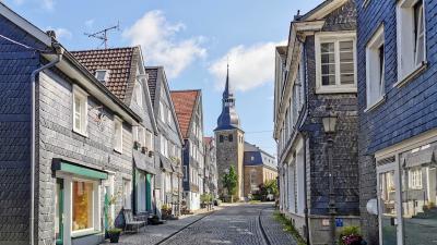 Blick in die Marktstraße mit Pauluskirche