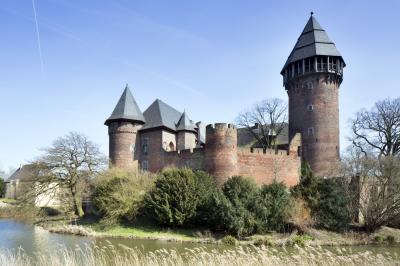 Burg Linn im Historischen Stadtkern Krefeld-Linn