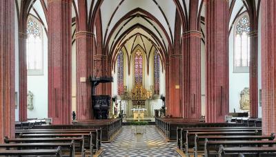 Innenansicht mit Blick zum Chor