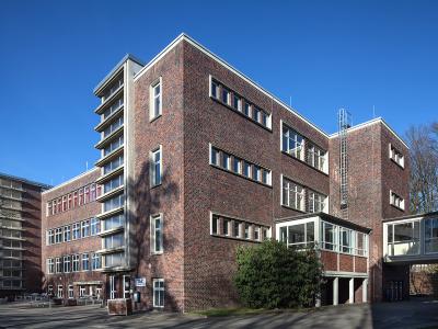 Hagen, Ennepeufer 3, Christian-Rohlfs-Gymnasium aus Südosten gesehen