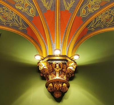 Saal Rossini, Wandkapitell