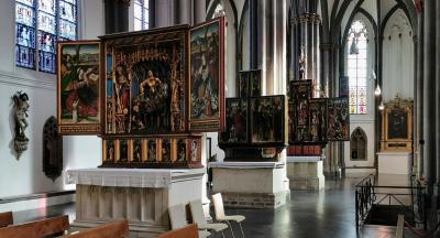 Altare im Xantener Dom, vorne Martinusaltar