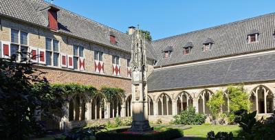 Kreuzgang mit Innenhof