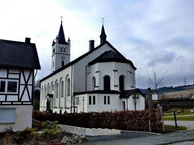 östliche Ansicht von St. Andreas in Bestwig-Velmede