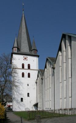 Turm von St. Clemens und Anbau 