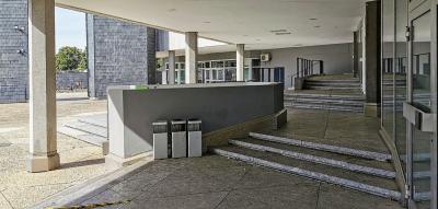 Forum Leverkusen, Treppenanlage unter Vordach
