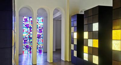 Kolumbarium auf der Empore