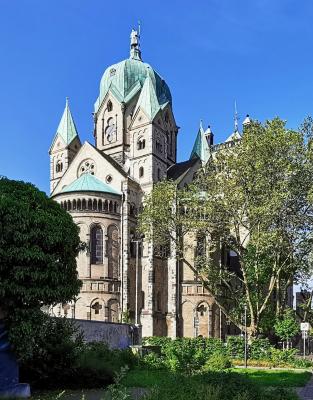 Ostansicht St. Quirinus-Münster in Neuss