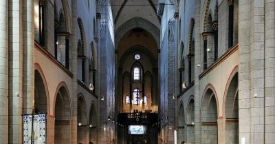 Innenansicht St. Quirinus-Münster, Blick nach Westen