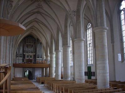 Blick nach Westen mit Orgel