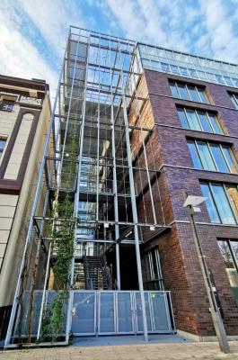 Verwaltungsgebäude mit Dachgewächshaus - Offenes Stahlgerüst 