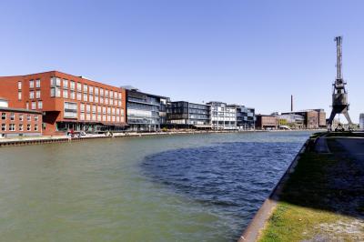 Ansicht mit Hafenbecken 