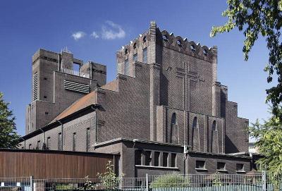 Rückseitige Ansicht Heilig-Kreuz-Kirche