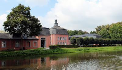 Ostflügel mit Schlossgraben
