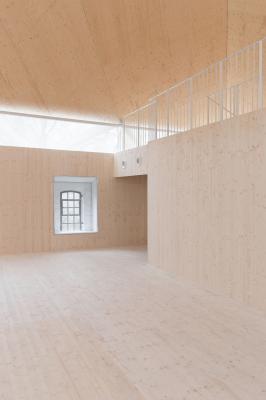 Neue Atelierräume, natürlich belichteter Innenraum, Galeriegeschoss
