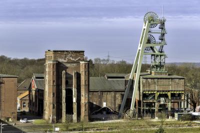 Malakowturm Schacht 1 und Fördergerüst Schacht 2