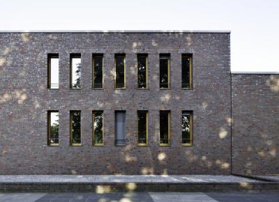 Seitenansicht mit Fensteranordnung