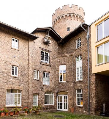 Ecksituation im Innenhof der Burg