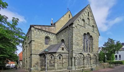 Außenansicht Hohnekirche mit Chor