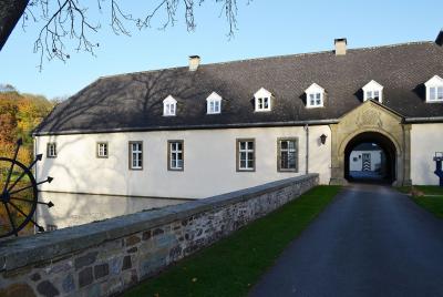 Schloss Alme, Seitenflügel, Hofdurchfahrt