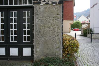 Grabplatte der Familie Holtzbrinck