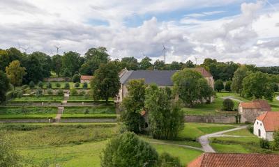 Klostergarten und Hauptgebäude