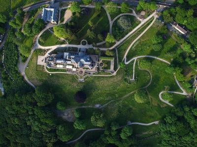 Senkrechte Luftaufnahme Schloss Drachenburg mit Parkanlage