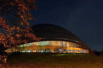 Planetarium in der Dämmerung