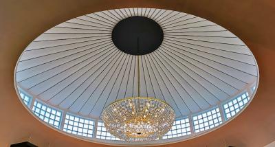 Decke in der ehemaligen Empfangshalle, heute Café